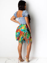 Pantalones cortos vaqueros deshilachados con borlas y teñido anudado